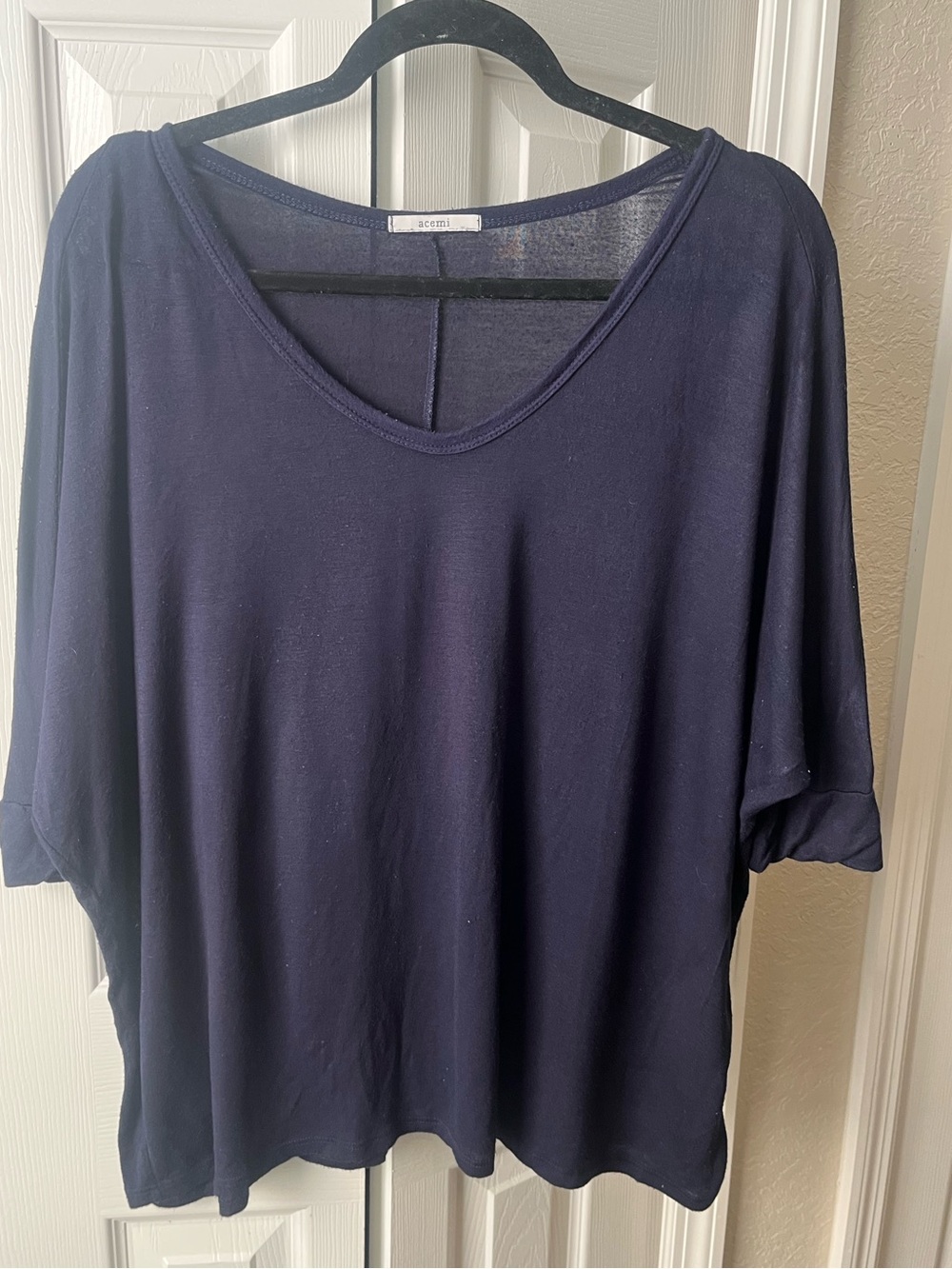 Acemi women’s navy blue oversized flowy v-neck top size Medium